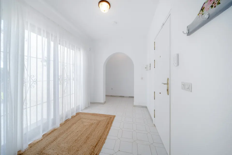 Entrance, Suncoaster · 2023 · shoot 15
